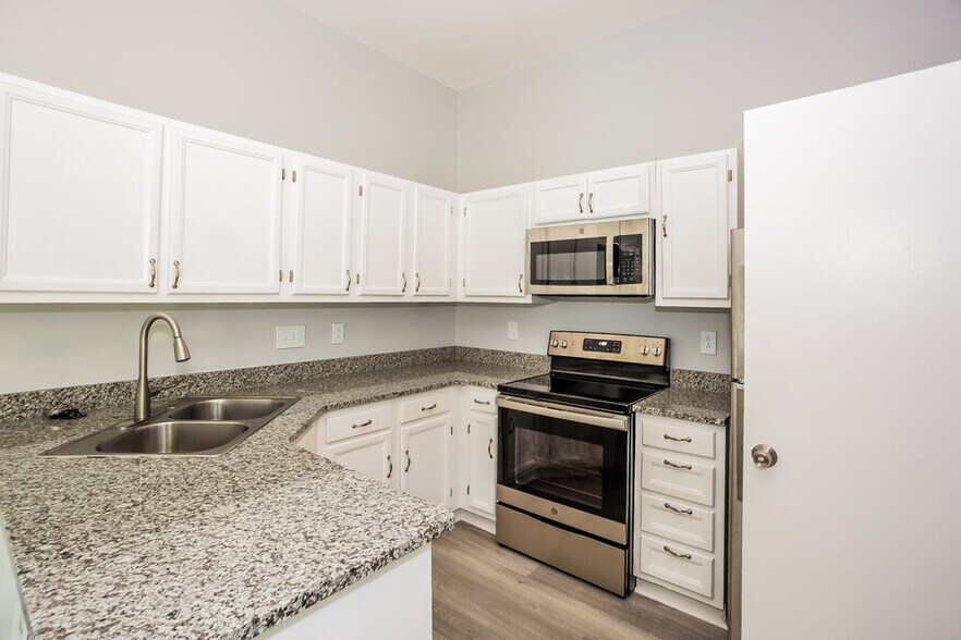 Building Photo - 6115 Sunstone Dr