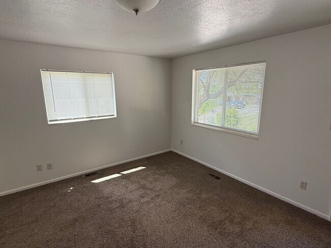 Building Photo - 54 W 250 N