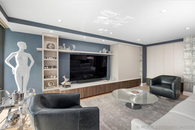Building Photo - 250 S Ocean Blvd
