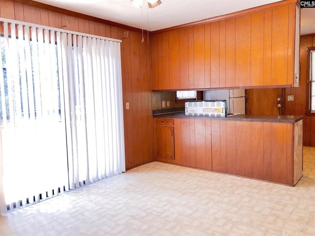 Building Photo - 225 Stirlington Rd