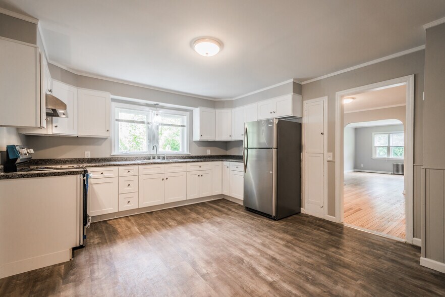 Kitchen - 523 /525 Hunting Hill Ave