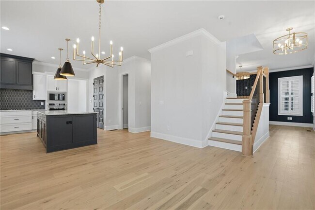 Building Photo - 1254 Six Sisters St