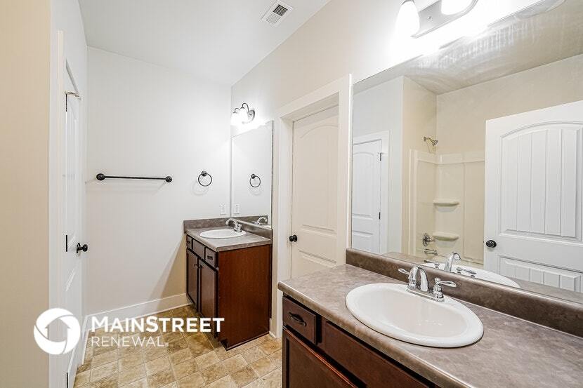 Building Photo - 890 Maple Trce