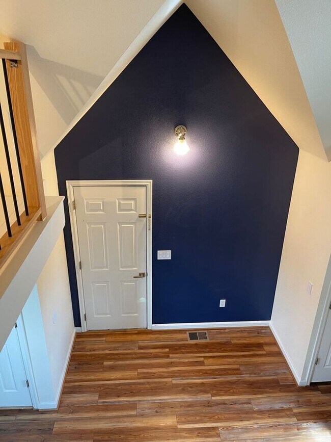 Building Photo - Cozy Studio Carriage House – All Utilities Included!