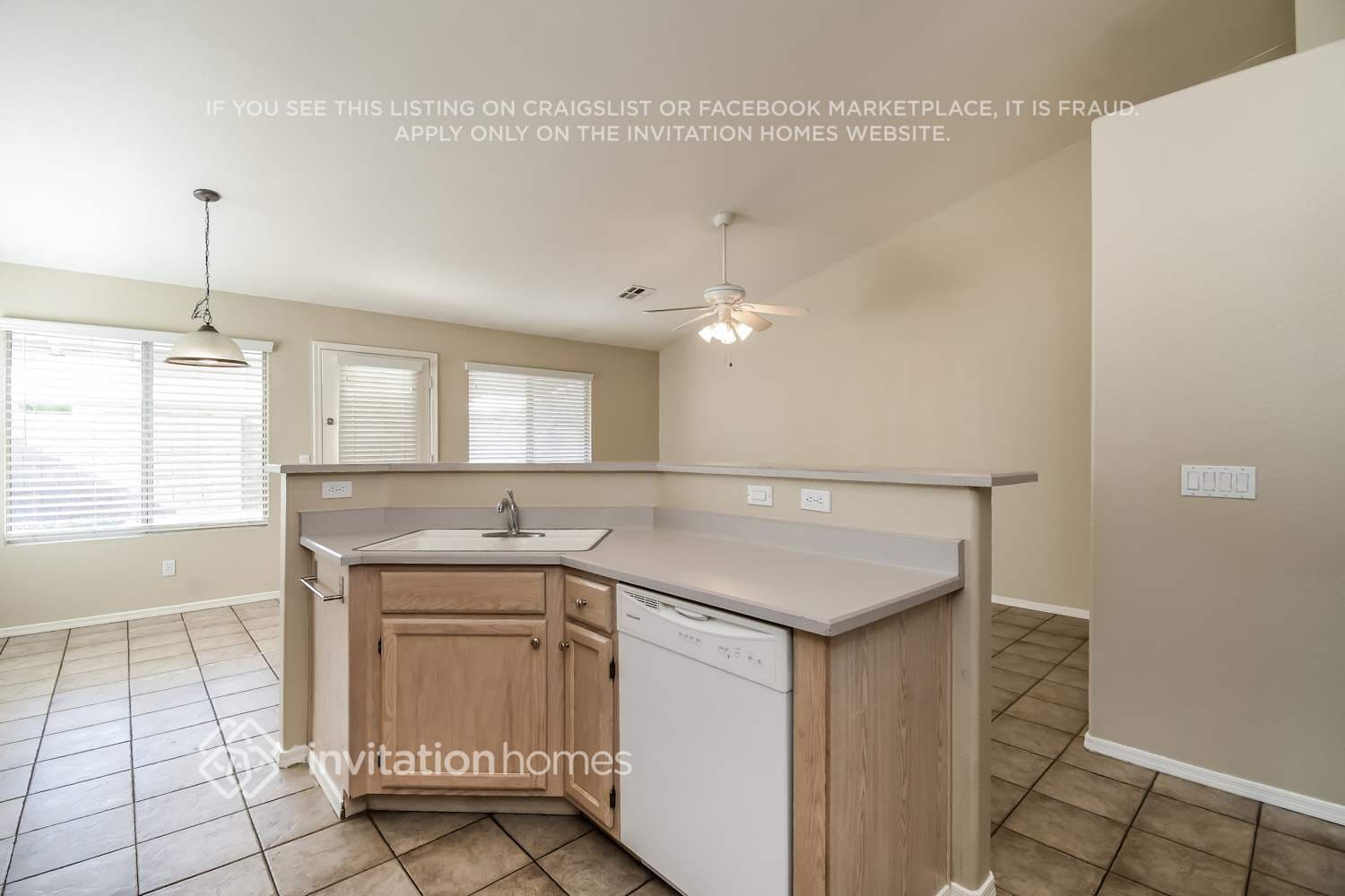 Building Photo - 1162 W Park Ct