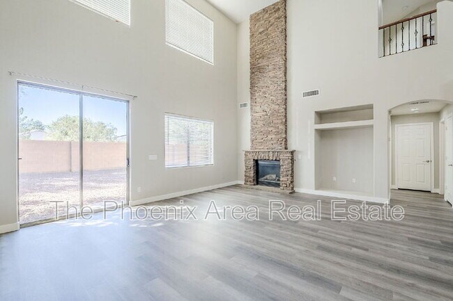 Building Photo - 45929 W Sky Ln