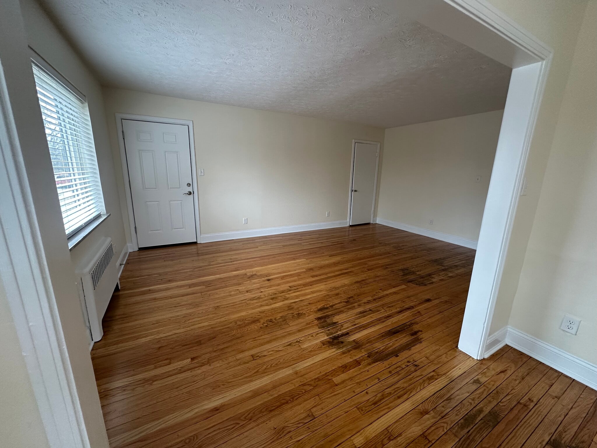 Living Room - 5937 Oakwood Ave