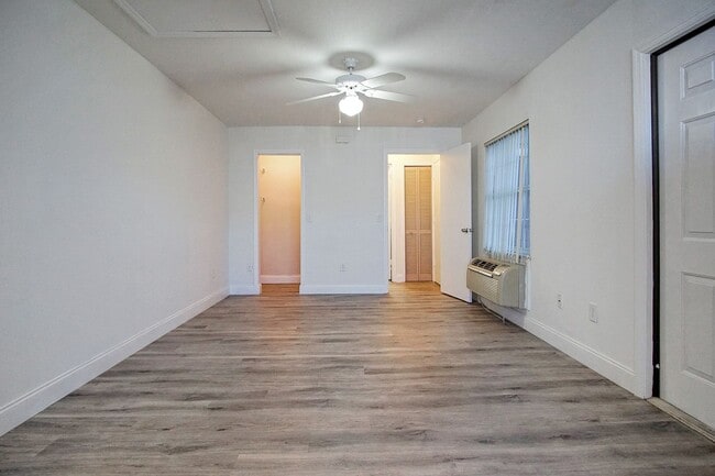 Building Photo - Studio in Davenport now available!