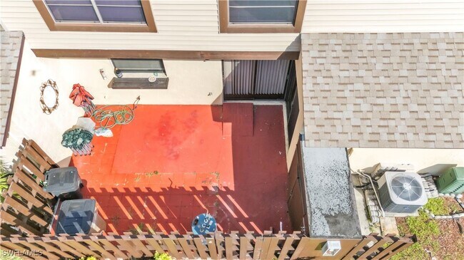Building Photo - 624 SE 12th Ct