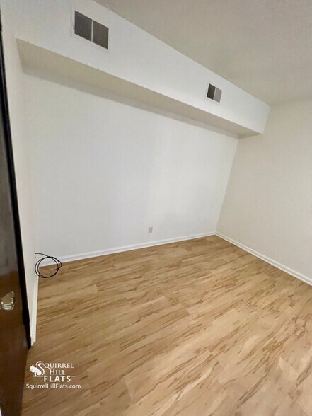 Building Photo - 5712 Phillips Ave