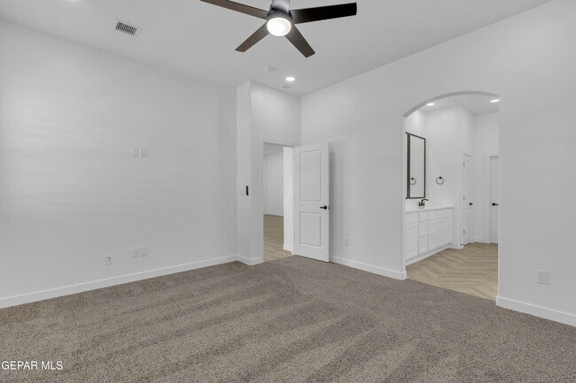 Building Photo - 15233 Expectation Ave