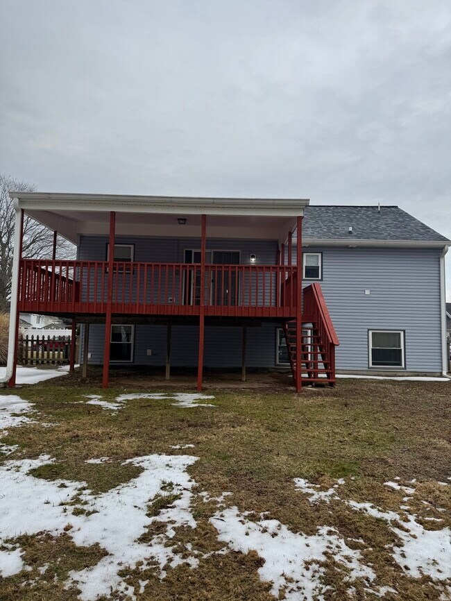 Building Photo - 3 Bedrooms 3 Bathrooms