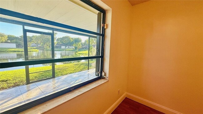 Building Photo - 6969 SW 36th Dr