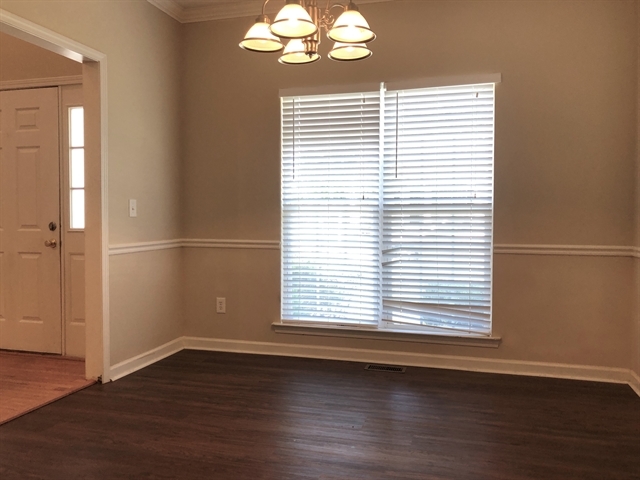 Building Photo - 612 Hanska Way