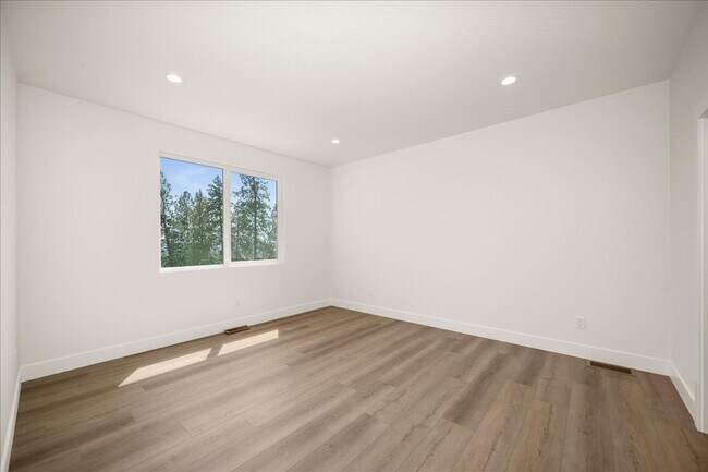 Building Photo - $3,600 - 4 Bed / 3 Bath Gorgeous Brand New...