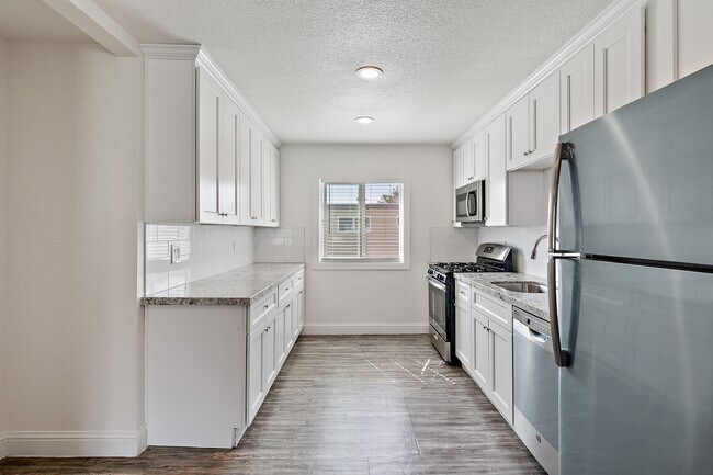 Building Photo - Palm Court Apartments