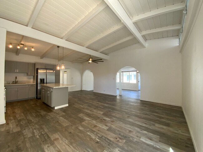 Building Photo - T1217ach