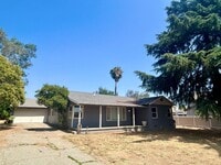 Building Photo - Large home in Yucaipa, Ca.