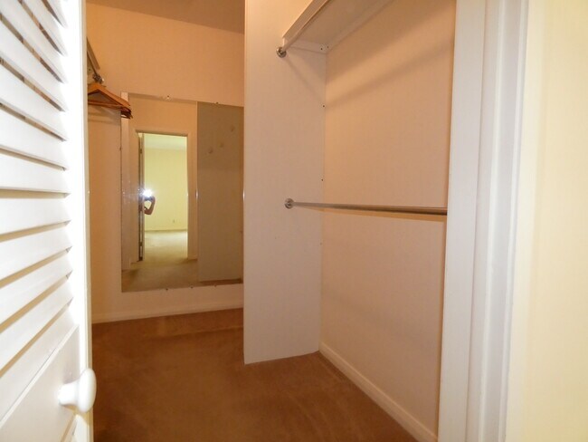 Building Photo - 3 SE Turtle Creek Dr