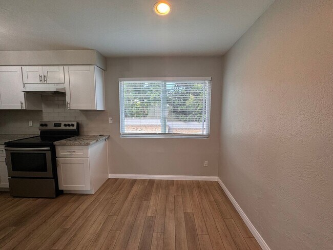 Building Photo - Coastal Condo for Rent in Del Mar – Beachside Living at Its Best