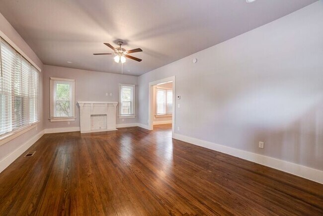 Building Photo - 3/2.5 Dream Home With Lots Of Charm