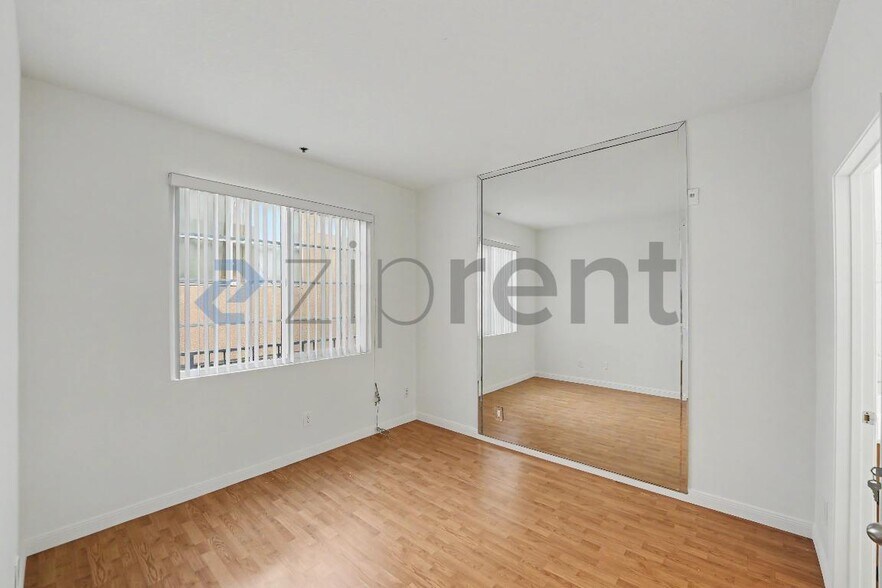 Building Photo - Unit 106