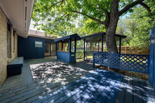 Building Photo - 807 Country Club Rd