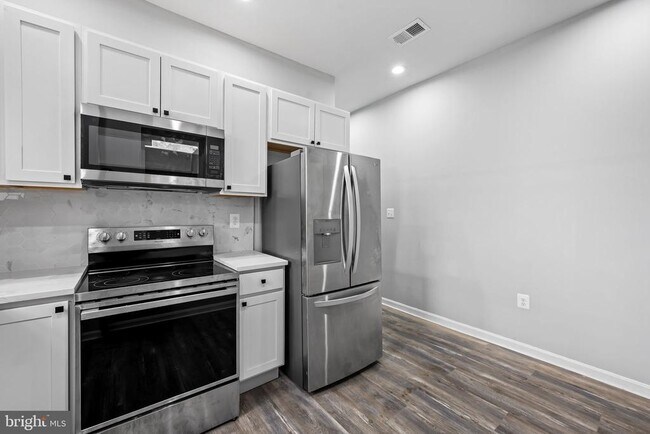 Building Photo - 1918 E Lafayette Ave