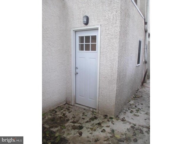 Building Photo - 1253 S 27th St