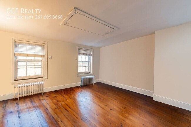 Building Photo - 1527 Pine St