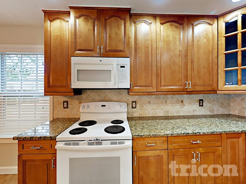 Building Photo - 7742 Settlers Landing Trail S