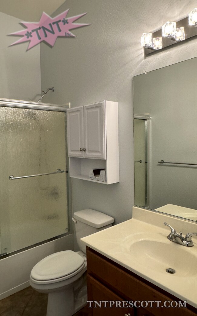 Building Photo - Home in Granville HOA ~ COMP HOLD