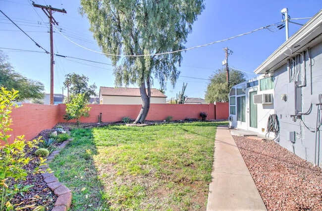 Building Photo - 1301 W Mulberry Dr