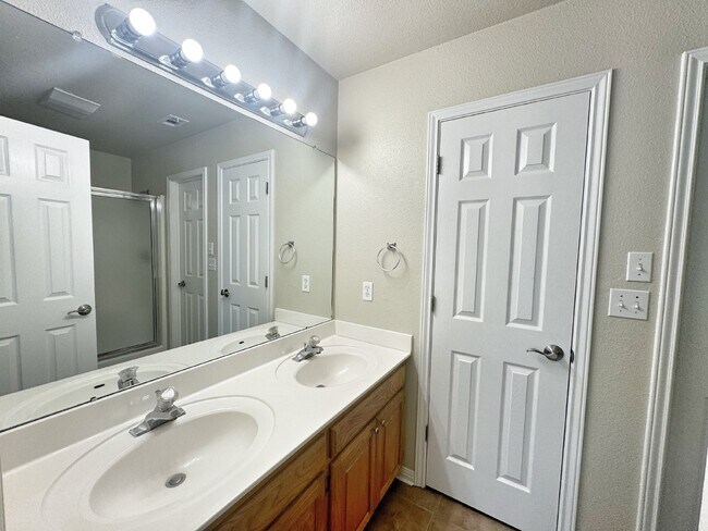 Building Photo - 2062 N Ranch Estates Blvd