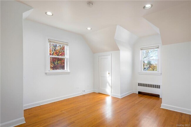 Building Photo - 33 Bentay Dr
