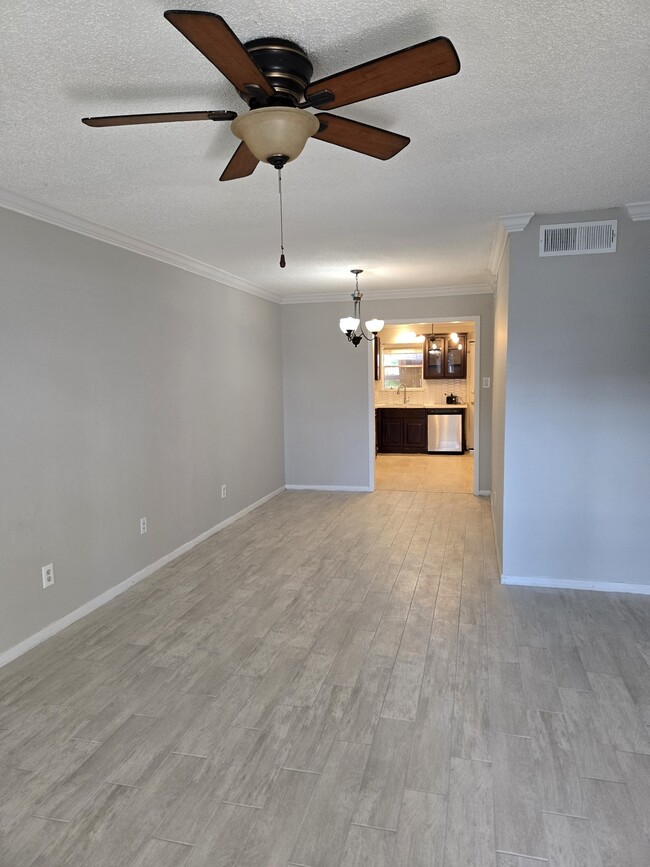 Building Photo - 81 E Tri Oaks Ln