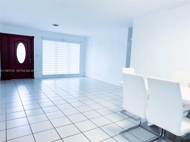 Building Photo - 1911 N 44th Ave