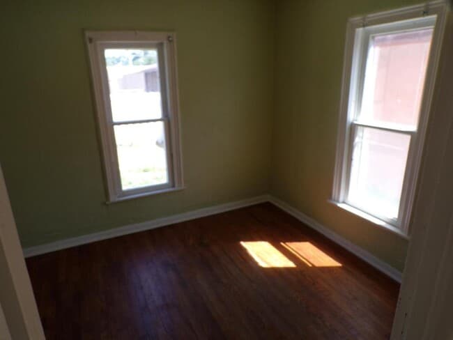 Building Photo - 414 W Main St