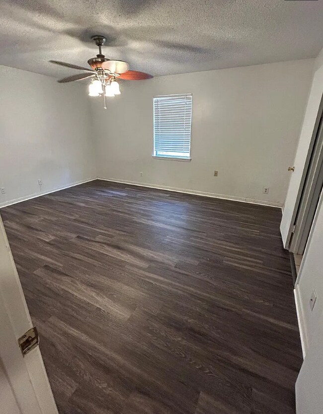 Building Photo - 1203 Blueridge Pky