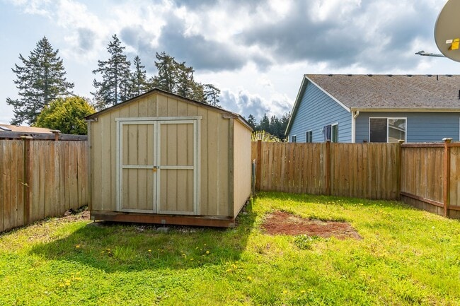 Building Photo - 3 Bedroom 2.5 Bath with 3 Car Garage
