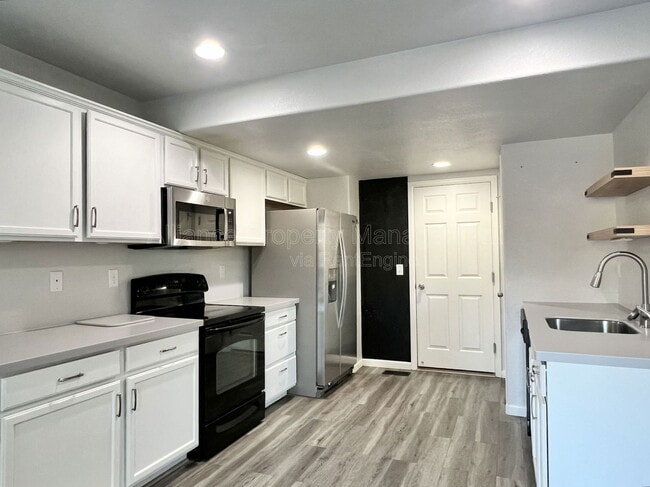 Building Photo - 2260 Covenant Heights