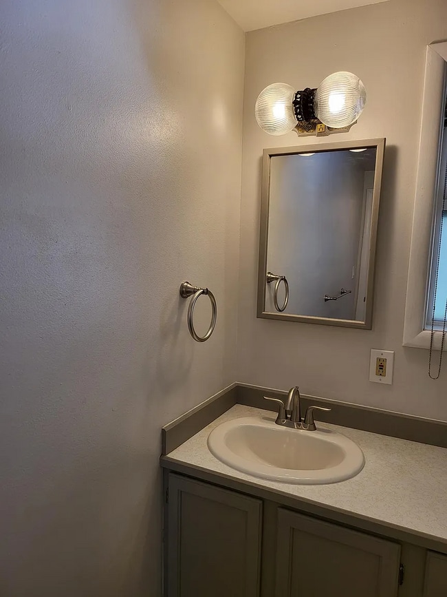 Building Photo - 4875 SW 165th Ave