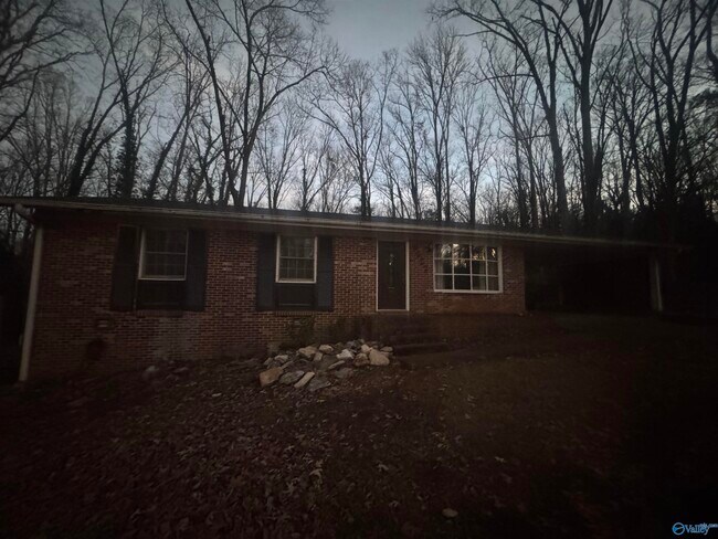 Building Photo - 9527 Hemlock Dr SE