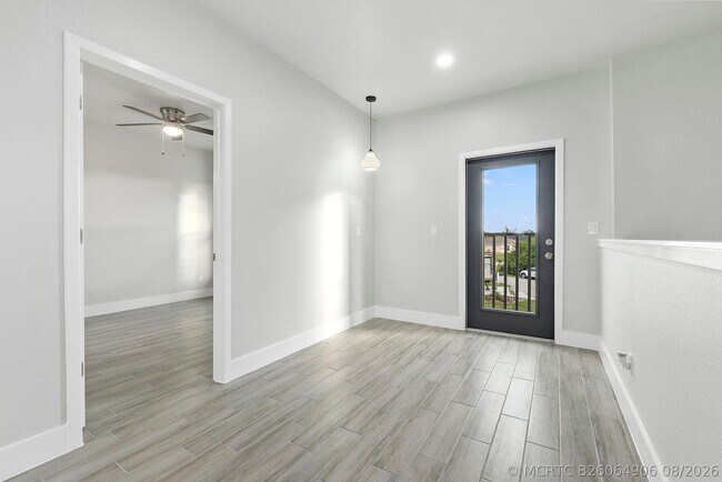 Building Photo - 1351 SW Don Ct