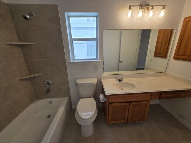 Building Photo - 427 Remington Heights Dr