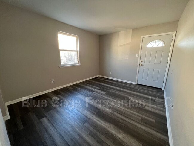 Building Photo - 727 Clifton Ave