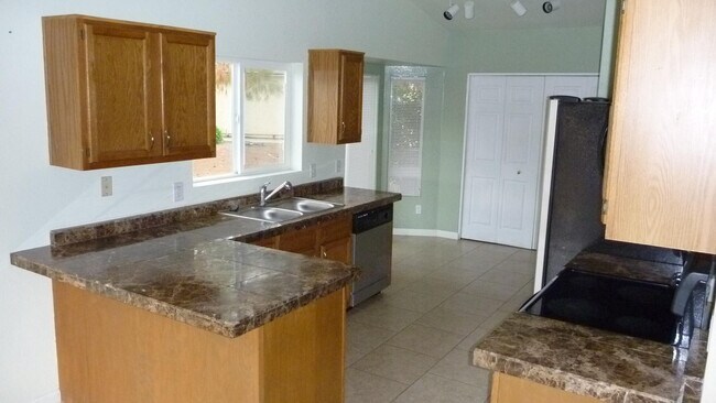 Building Photo - 608 S San Marcos Ct