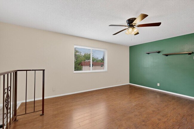 Building Photo - NE Affordable 2/BD 1/BA 1/CG 2nd Story NE Condo