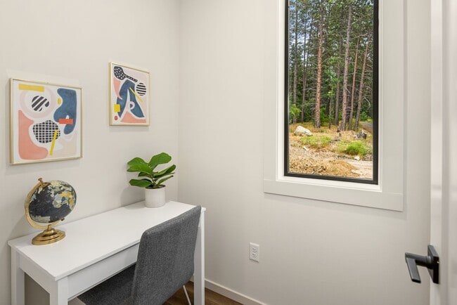 Building Photo - Brand new contemporary home with territori...