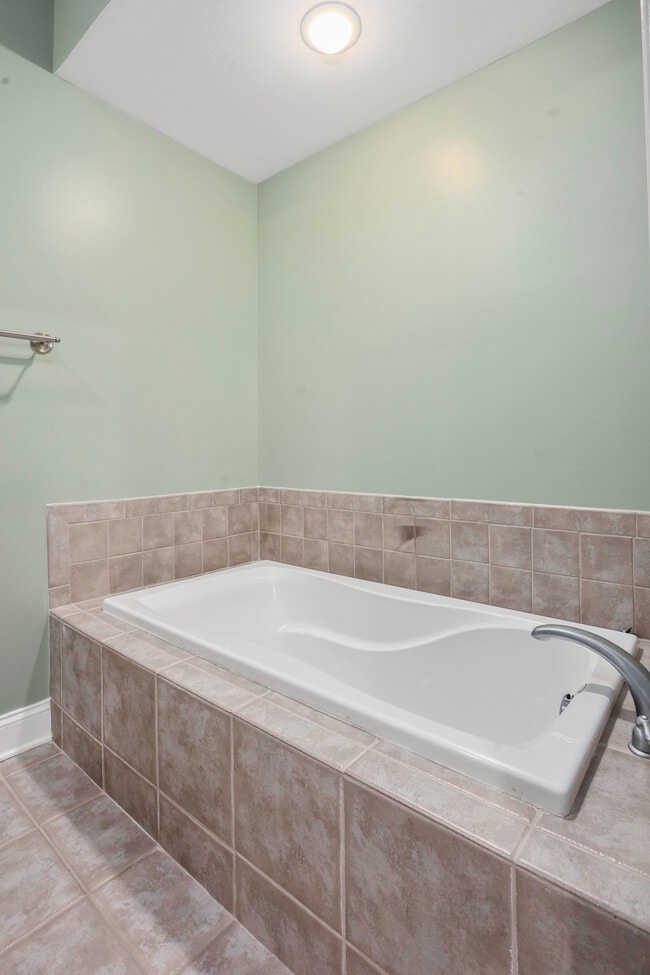 Building Photo - 1201 Dingle Rd